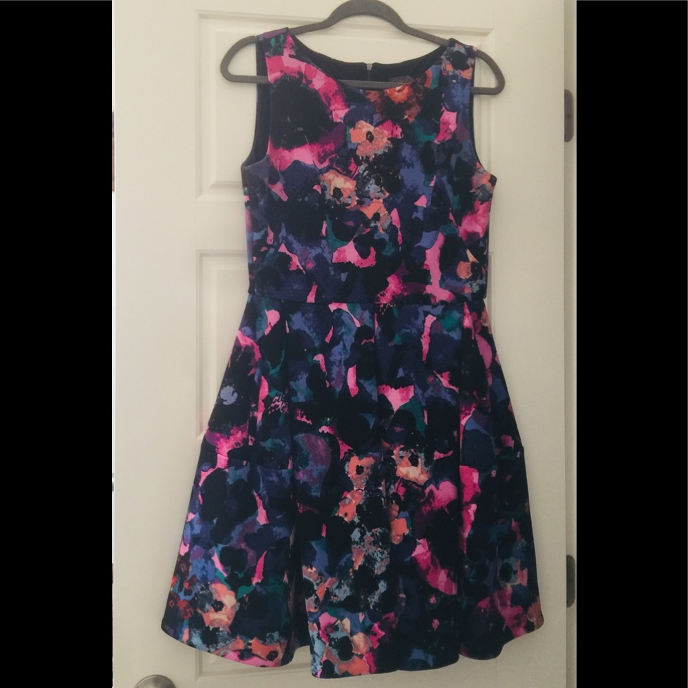 Floral dress with pockets!!!